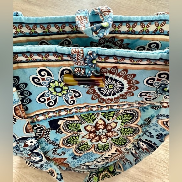 Vera Bradley Retired Fabric Bali Blue Shoulder Tote/Purse with Toggle Closer - Picture 4 of 8